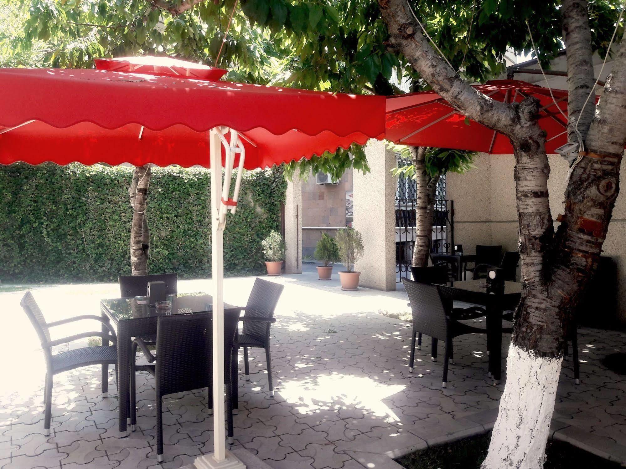 Cascade Hotel Erivan Exterior foto