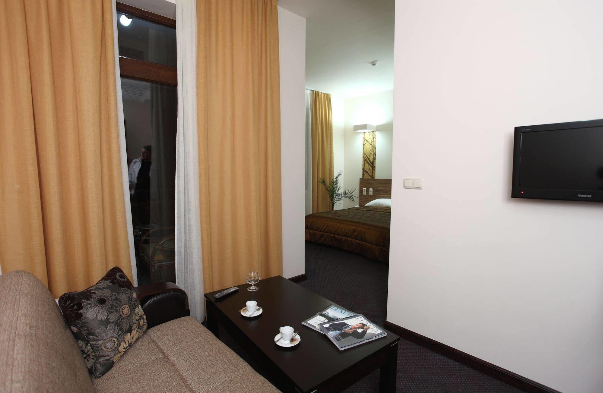 Cascade Hotel Erivan Exterior foto