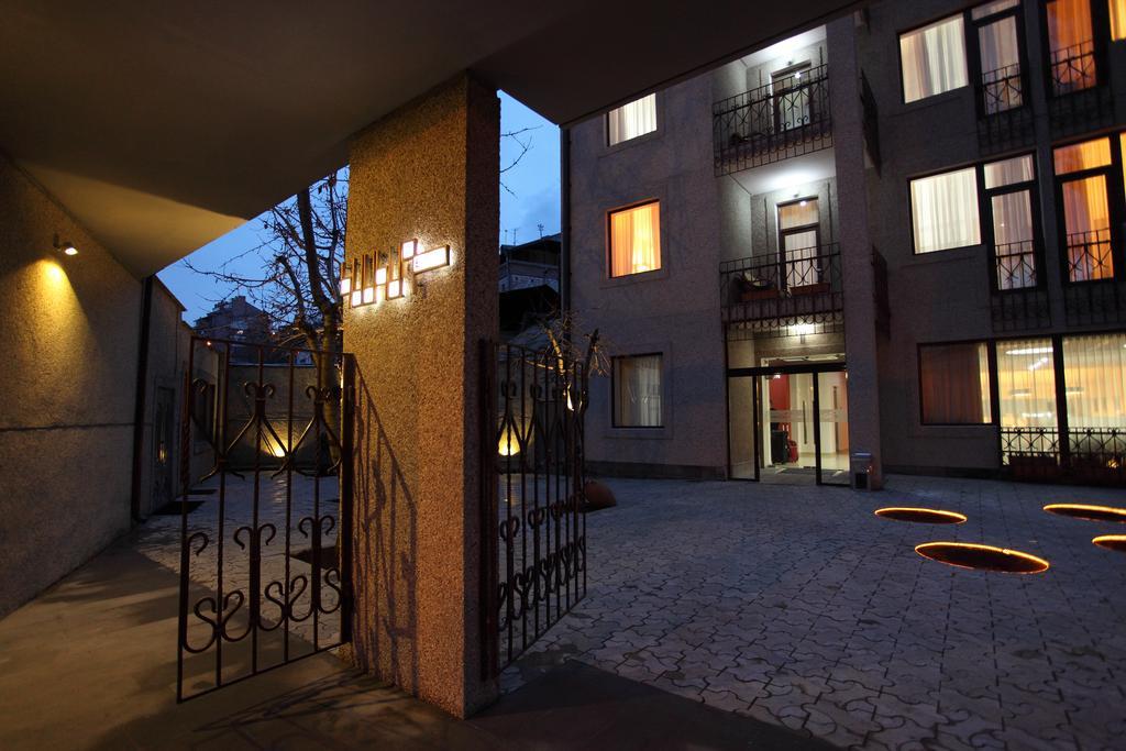 Cascade Hotel Erivan Exterior foto