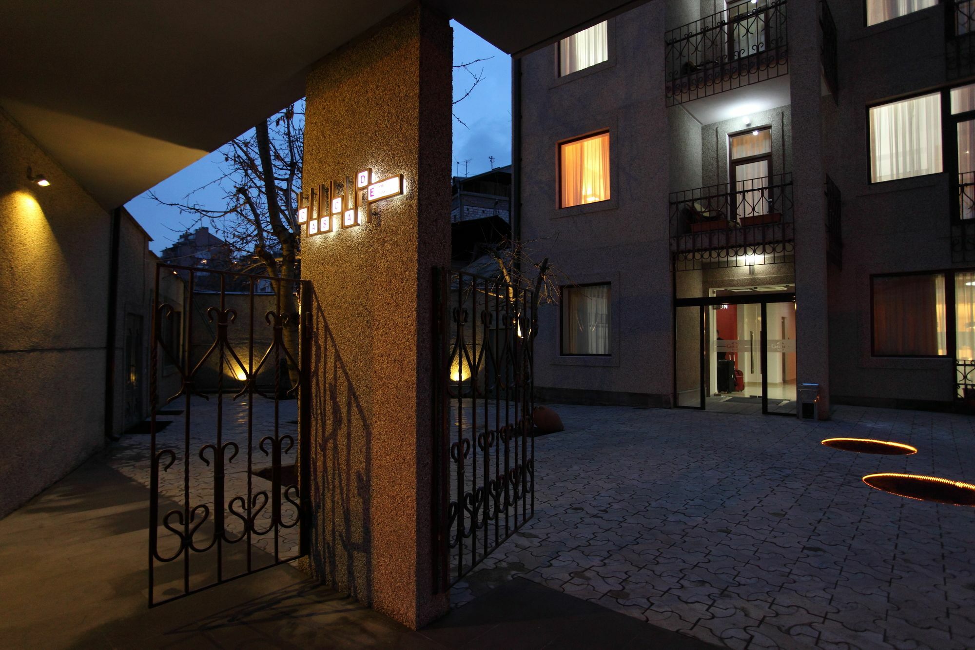 Cascade Hotel Erivan Exterior foto